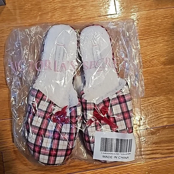 NEW Victoria’s Secret Flannel Slippers Satin Bow. Size Medium size 6.5/7 - Picture 1 of 5